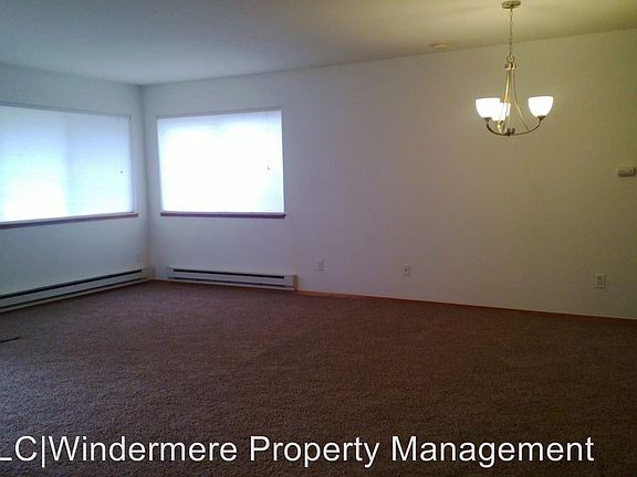 3rd image of 1008 Terra Bella Ln
