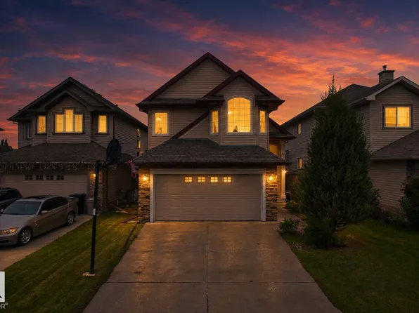8315 Shaske Cres NW, Edmonton, AB T6R 3V8