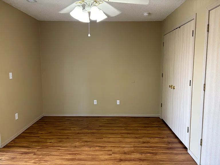 720 N Lindell Ave — Photo 17