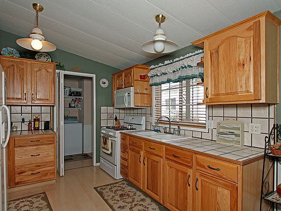 3rd image of 9360 N Blackstone Ave Space 122