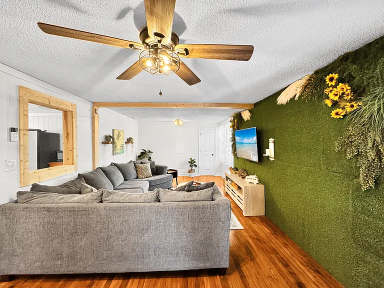 1666 W Intendencia St #B — Photo 11