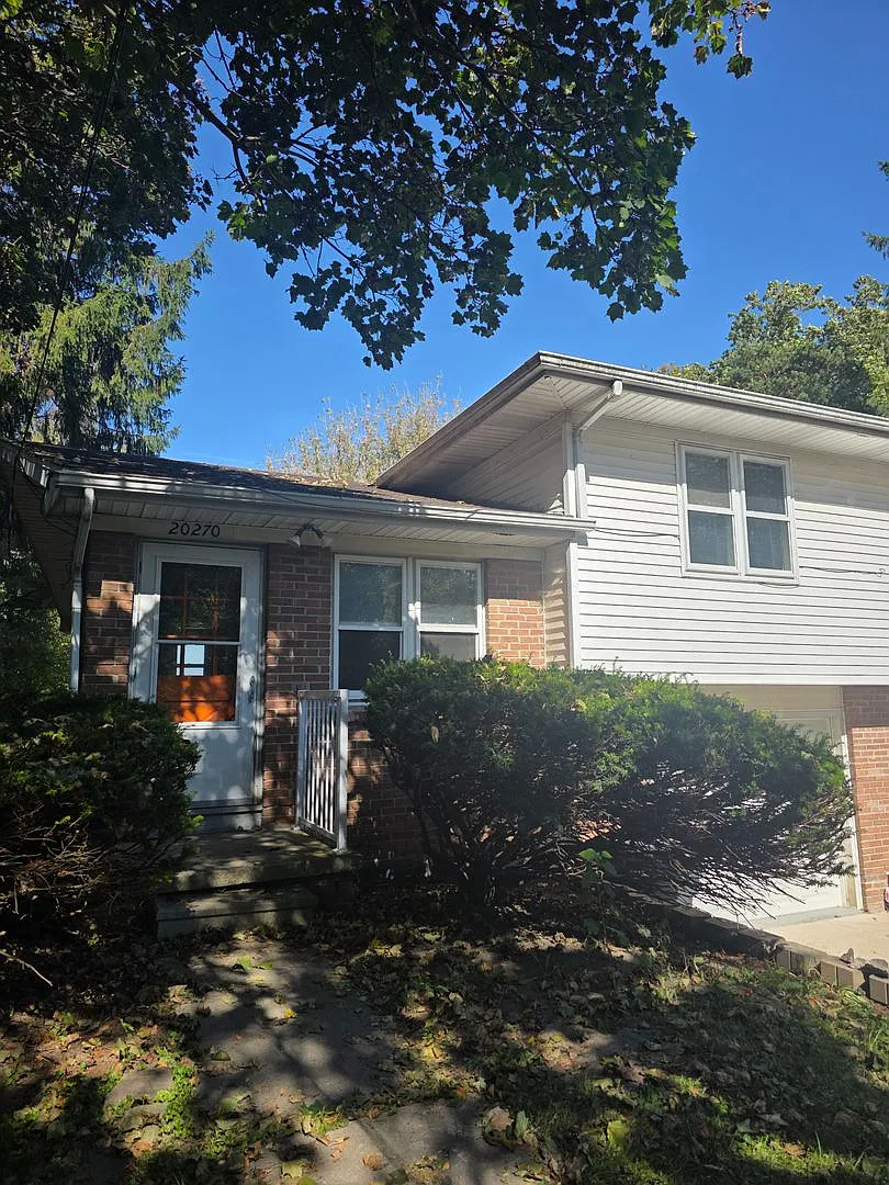 Very spacious and updated two bedroom home in Weston — Photo 2