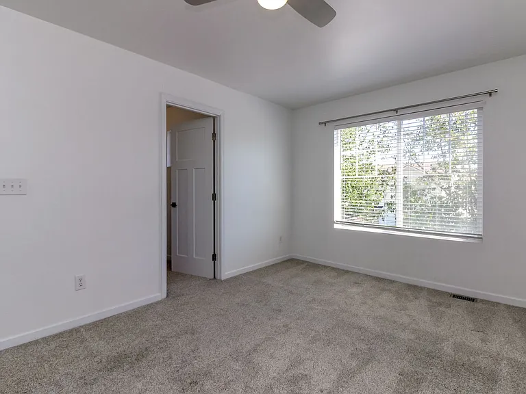 1661 Jensen Ave — Photo 30