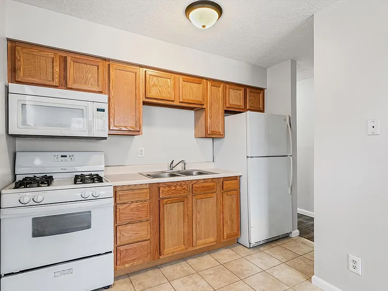 337 Riley Dr — Photo 3