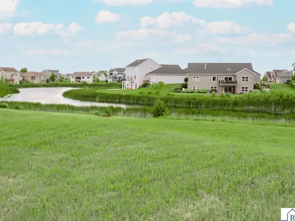 22 Sunset Ct, North Mankato, MN 56003