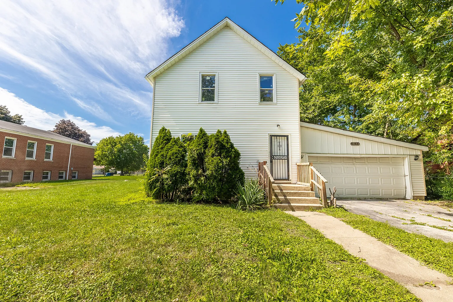 15138 Vine Ave photo 1