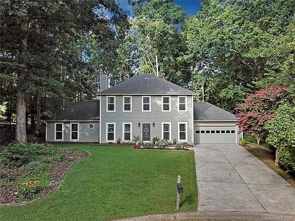 3rd image of 7604 Lacoste Ct