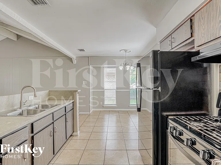 6610 Rowell Ct — Photo 9