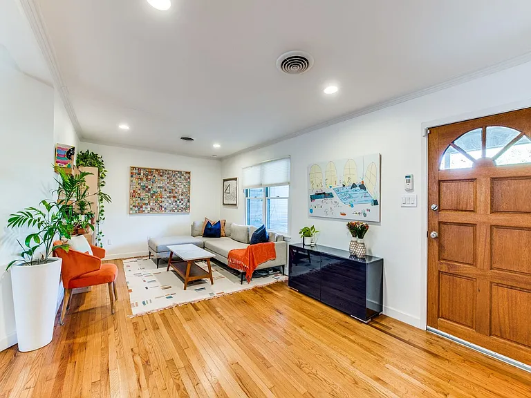 102 Wellesley Blvd — Photo 3