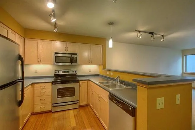827 Hiawatha Pl #315 — Photo 4