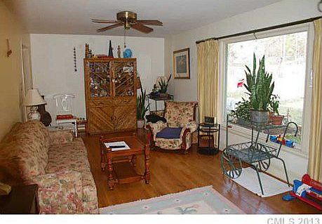 Hardwood floor in LR