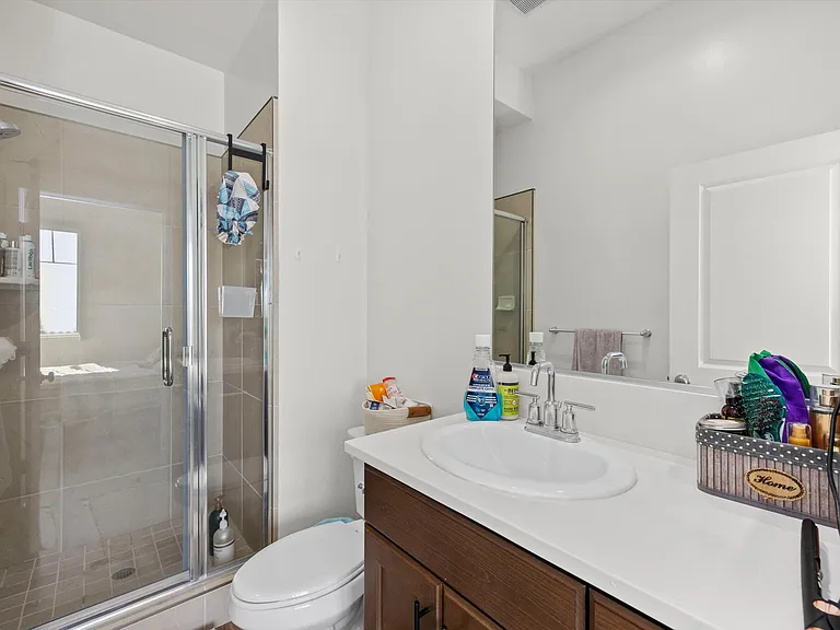 815 Gilsum Ct — Photo 13