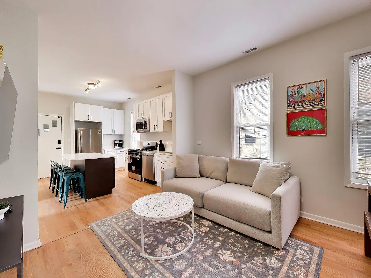 4 bed, 1350 sqft, $3,900 — Photo 2