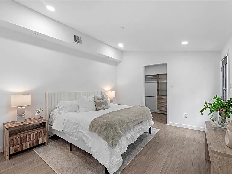1826 Woodcrest Dr — Photo 11