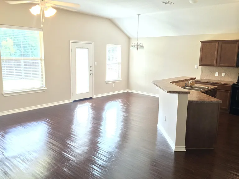 210 Tully Trl — Photo 3