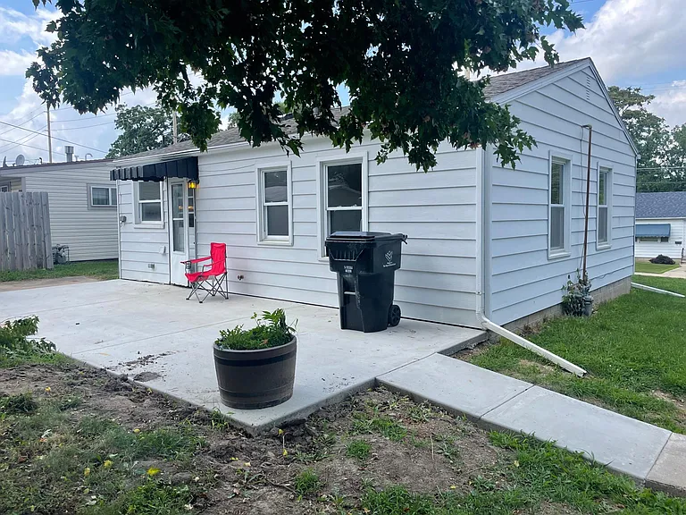 1202 W Miller St — Photo 4