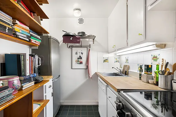 Rented by Compass | media 21