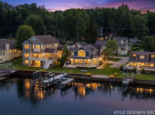 555 Locust Ave, Holland, MI 49423