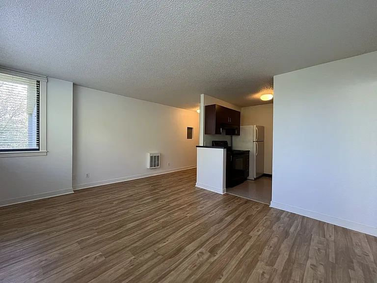 2020 SW Main St #602 — Photo 12