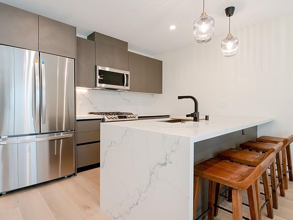 5th image of 848 N Alfred St APT 2