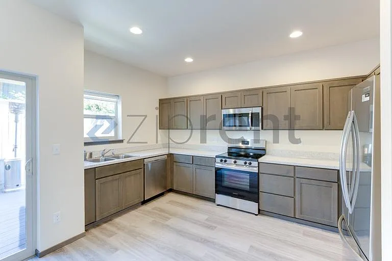 3655 Pine Rd NE — Photo 9