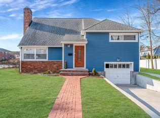 1 Devon St, Lynbrook, NY 11563