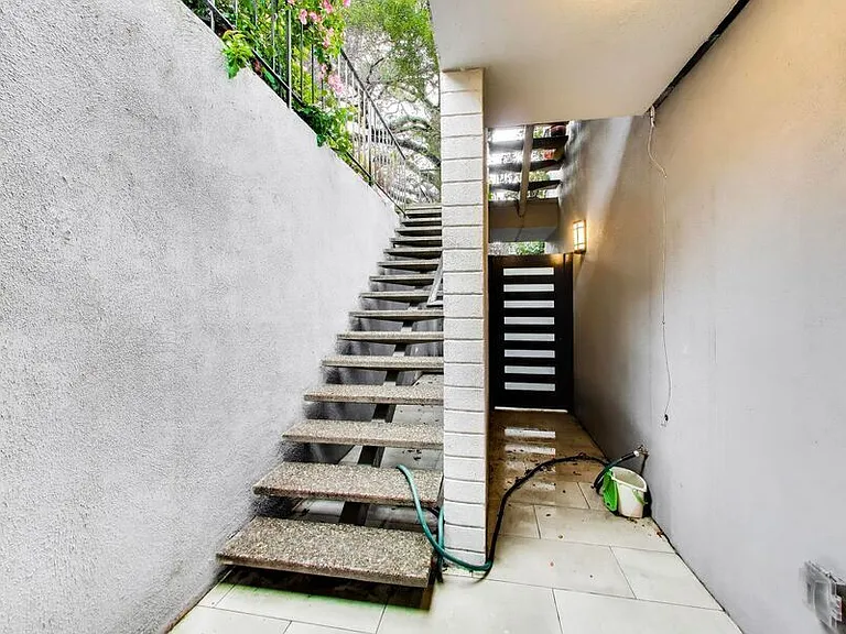 25 Devonshire Blvd #1 — Photo 18