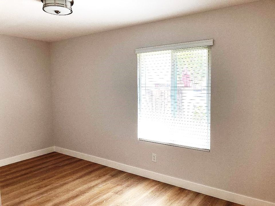 2nd image of 3232 Chase Ct