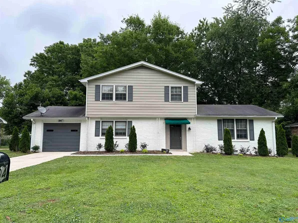 3104 Lewisburg Dr NW, Huntsville, AL 35810