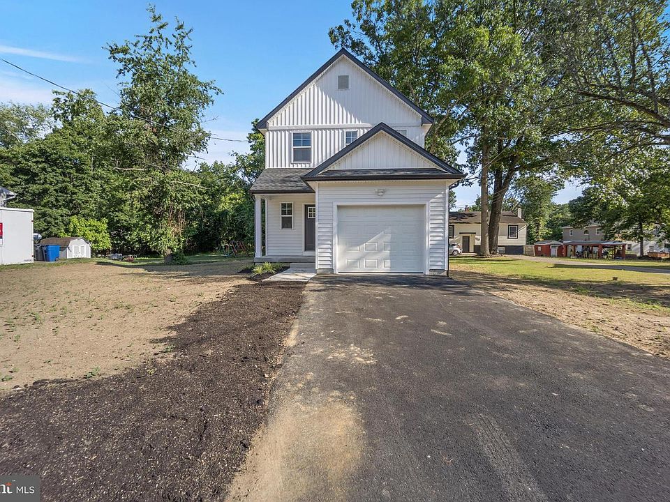1st image of 492 Ellis Ave