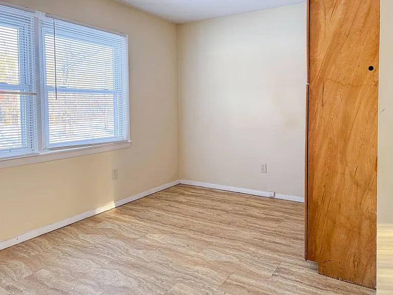 75 Chalet Hts — Photo 11