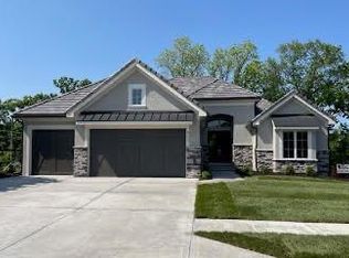 8230 Westlake Dr, Parkville, MO 64152