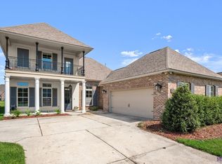 3390 Meadow Grove Ave, Zachary, LA 70791