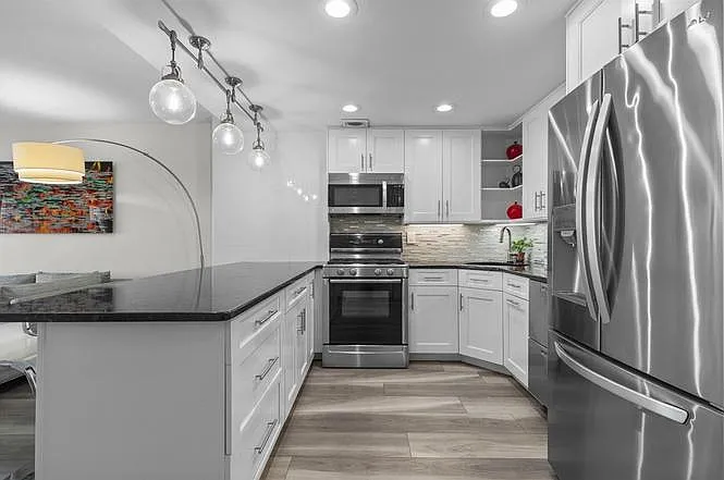 8 Whittier Pl #9J — Photo 10