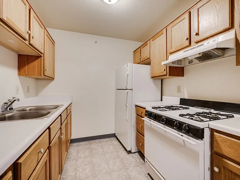 Mariner II Apartments — Photo 11