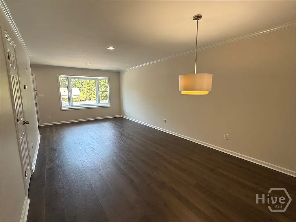 2 bed, 2.5 bath, 1184 sqft, $1,600 — Photo 4