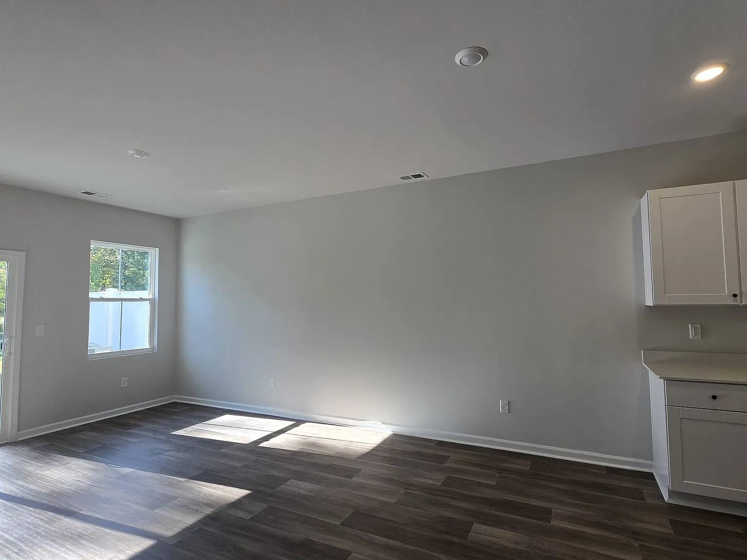 3 bed, 1437 sqft, $1,800 — Photo 3