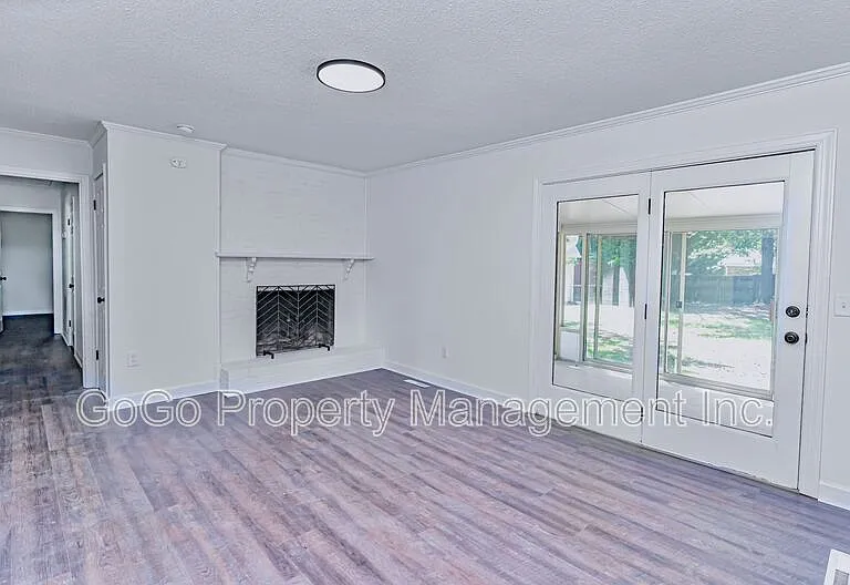 200 Lanewood Dr — Photo 4