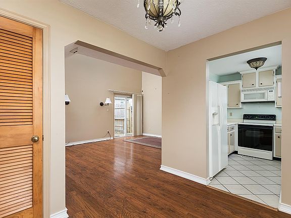 4th image of 460 Larkwood Dr