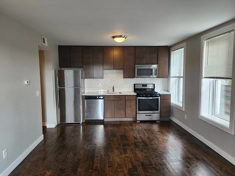 1207 W 25th St #11 — Photo 2