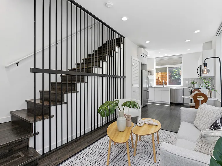 2327 E Denny Way — Photo 10