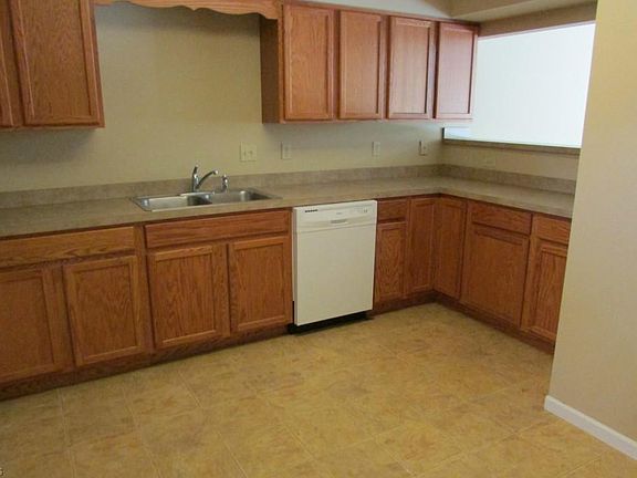 3rd image of 16487 Cottonwood Pl