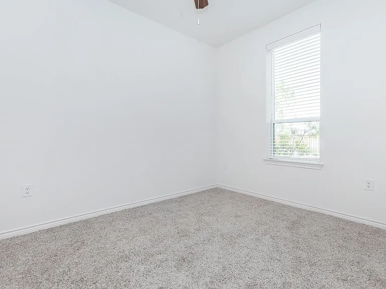 Richcrest Apartments — Photo 32