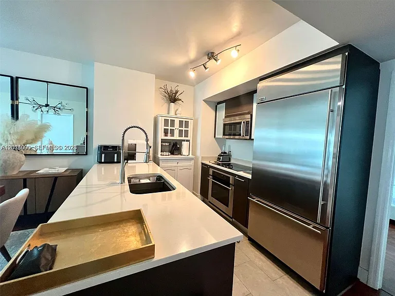 500 Brickell Ave #1410 — Photo 4