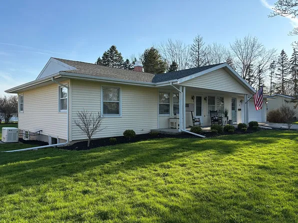 3 Franklin Ave, Le Roy, NY 14482