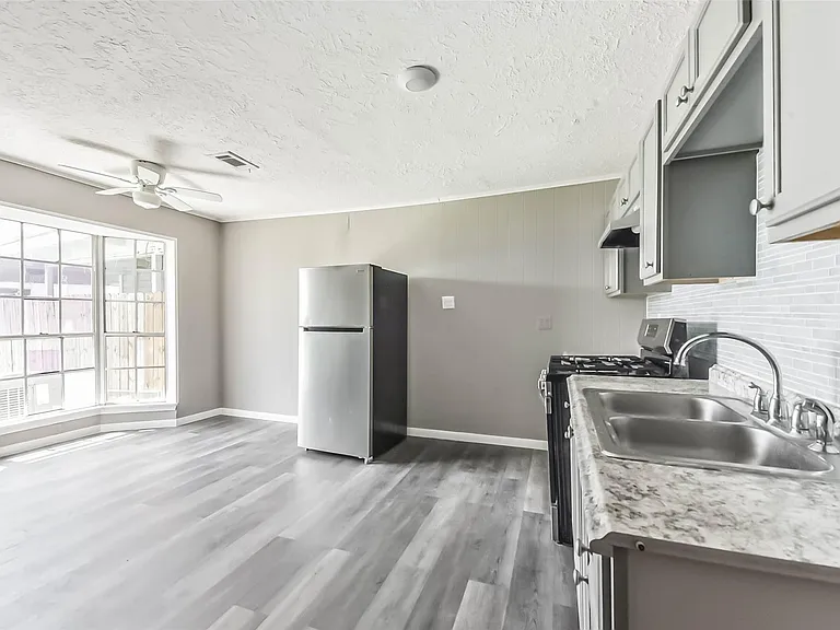14249 Brownsville St — Photo 11