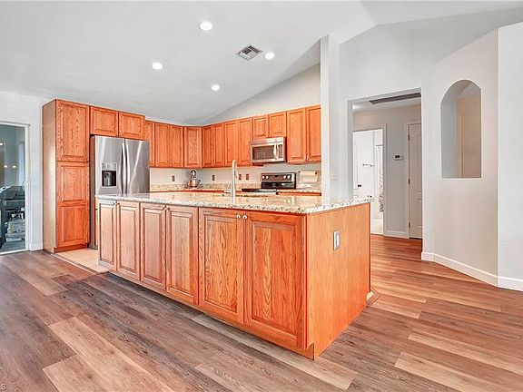 5th image of 9954 Country Oaks DR