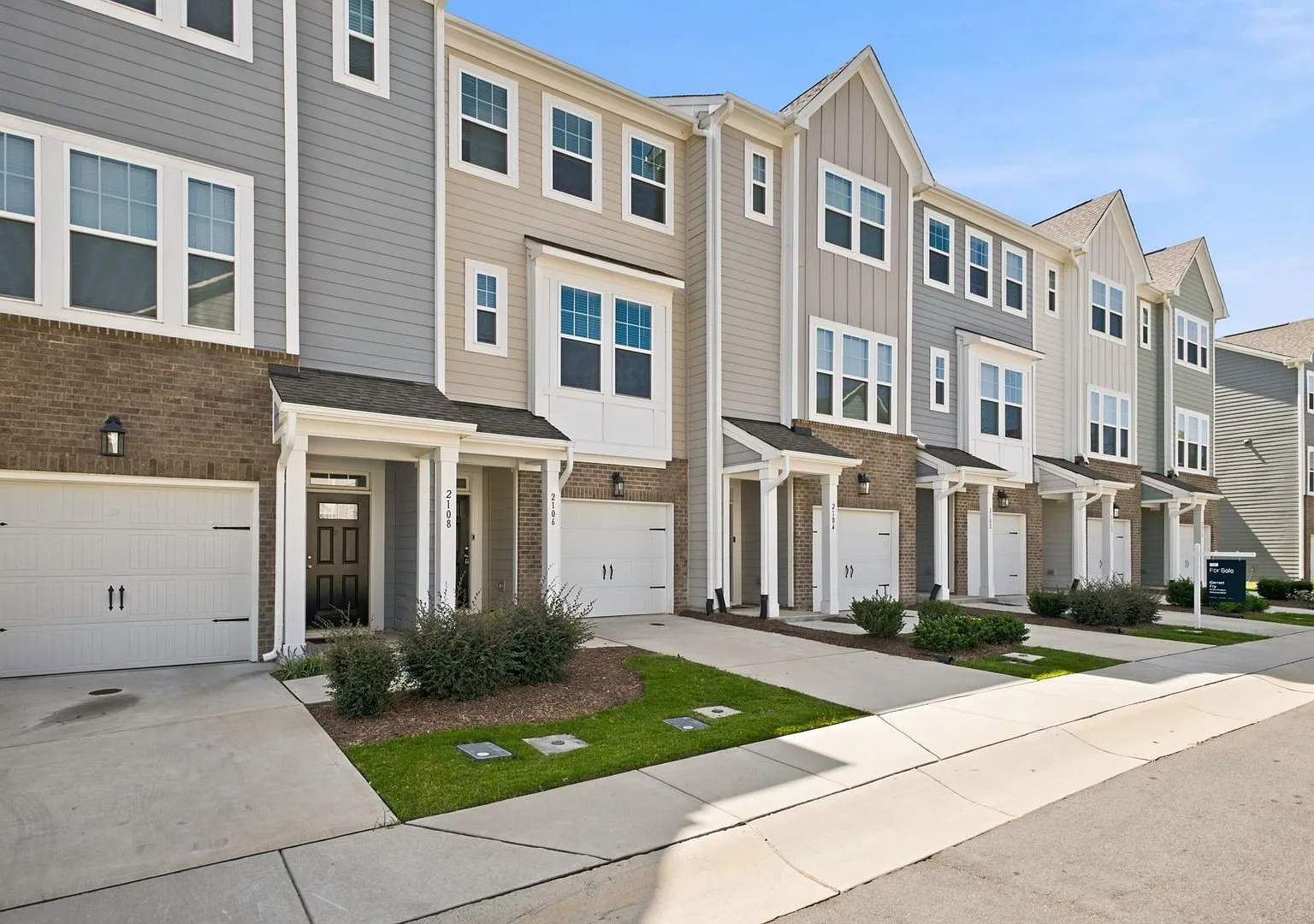 Move in Ready Sherron Place Townhome! — Photo 2