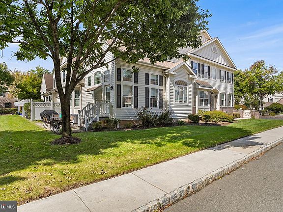 5th image of 1 Riviera Ct