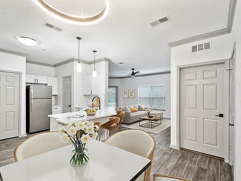 Halston World Gateway Apartment Homes — Photo 40